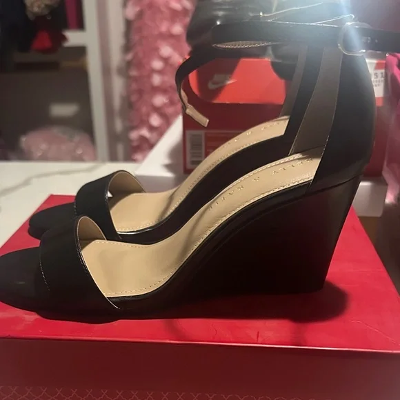 Kelly & Katie Black Wedge Sandals - Picture 5 of 7